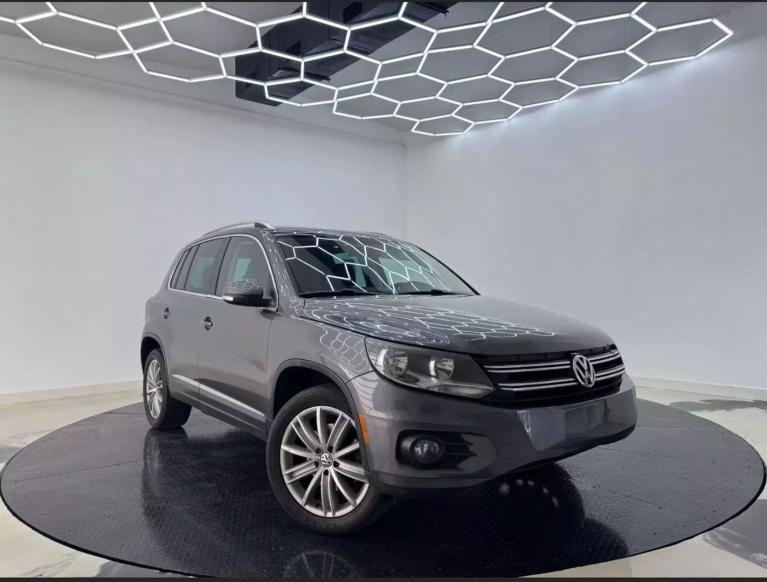 2015 Volkswagen Tiguan S's photo